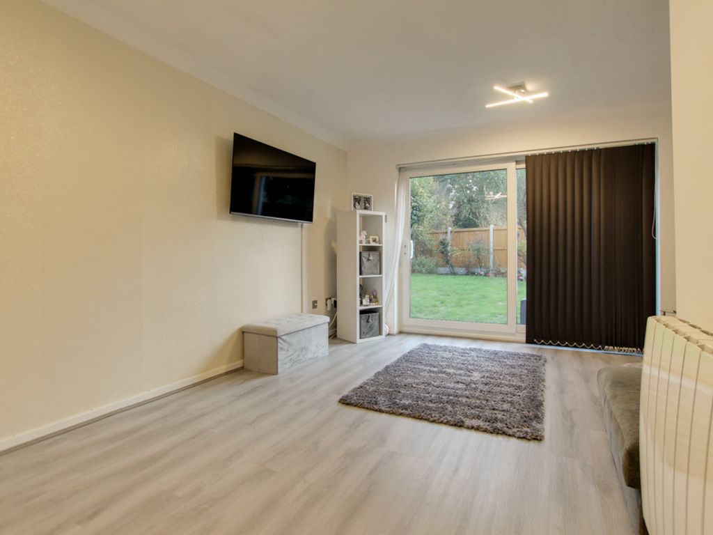 1 bed flat for sale in Royal Oak Drive, Wickford SS11, £195,000