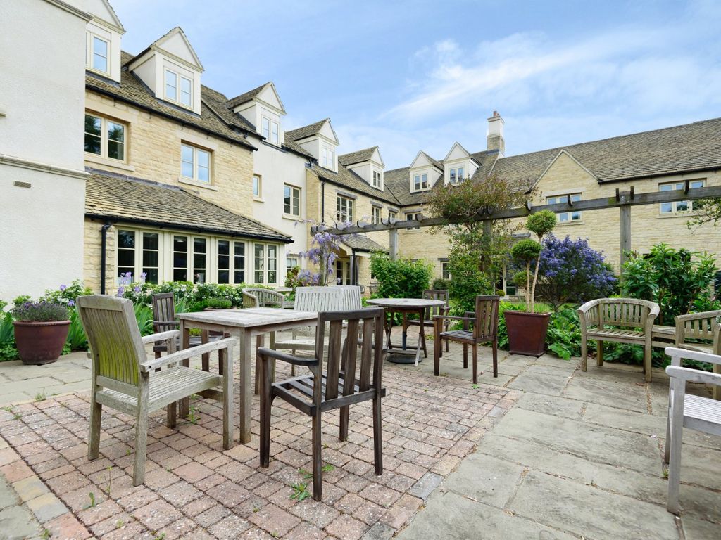 1 bed flat for sale in Mercer Way, Tetbury, Gloucestershire GL8, £275,000