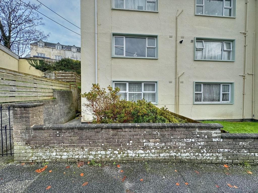 1 bed flat for sale in Moorland Road, St. Austell PL25, £100,000