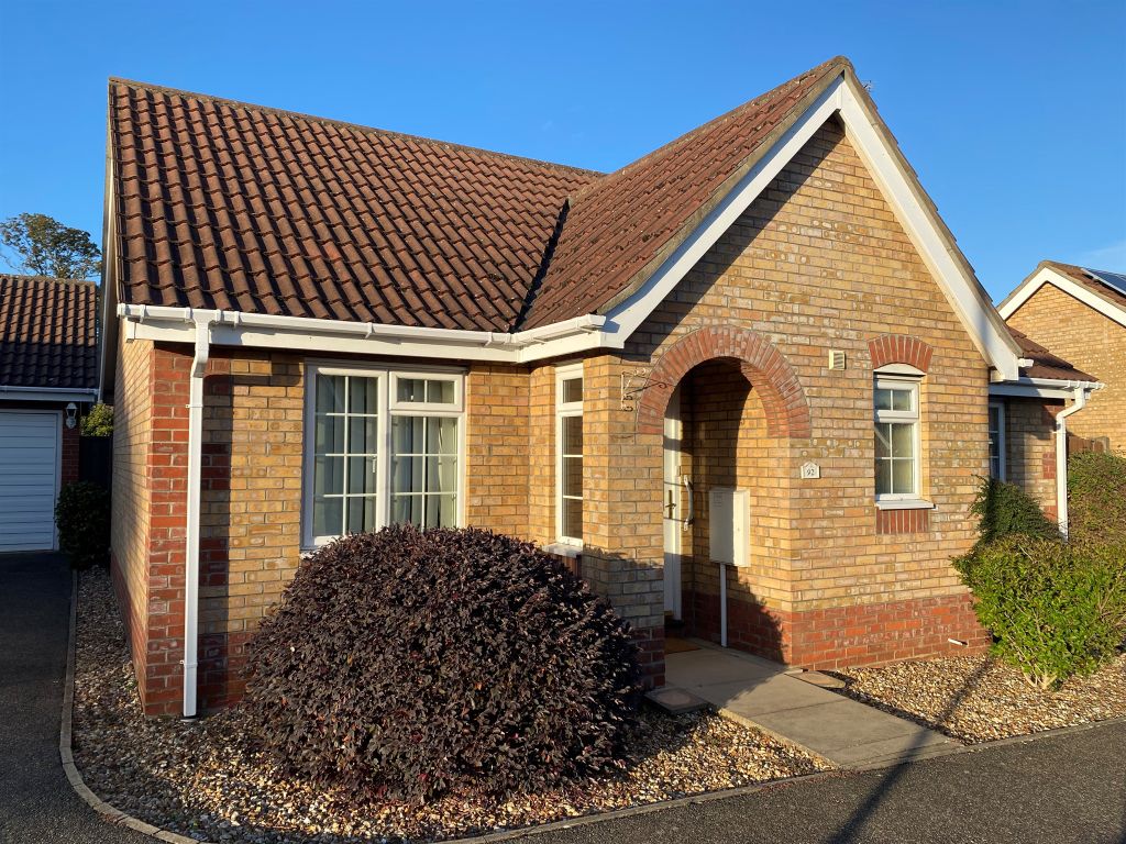 2 bed detached bungalow for sale in Fleetwood Close, March PE15, £230,000