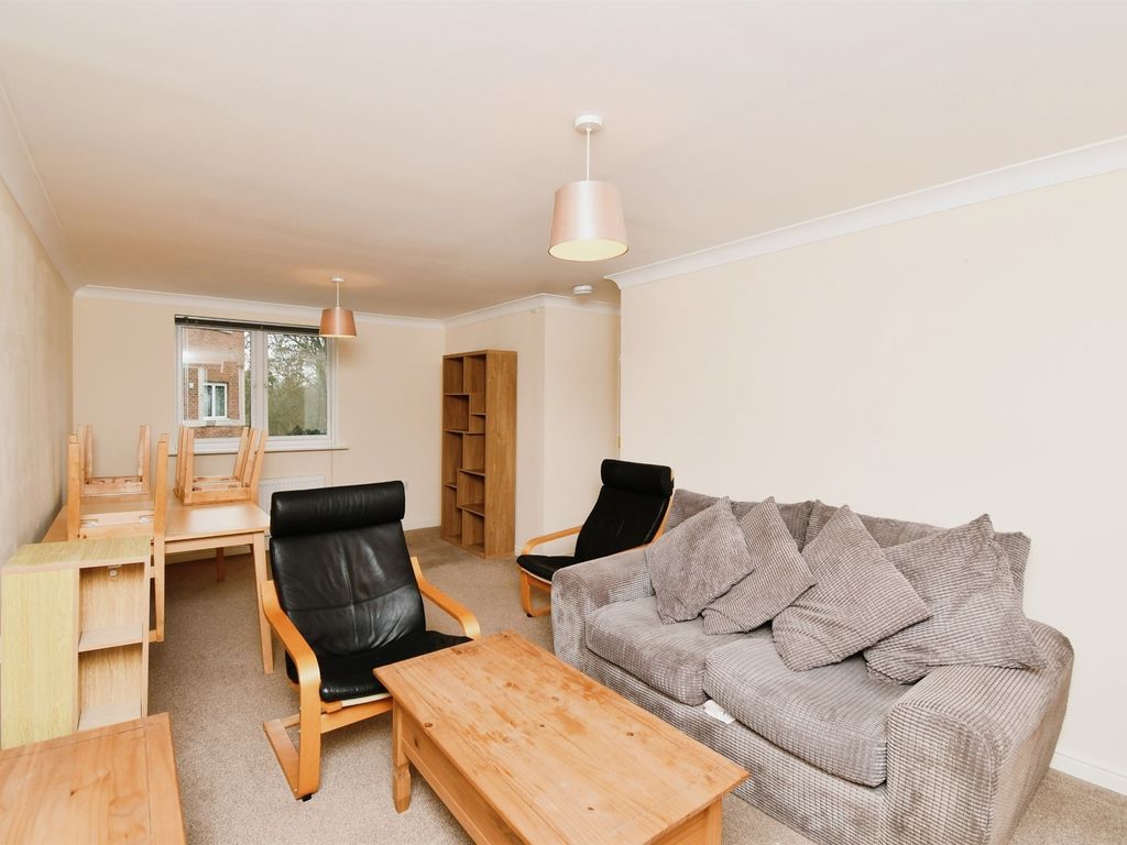 2 bed property for sale in Golden Mile View, Newport NP20, £135,000