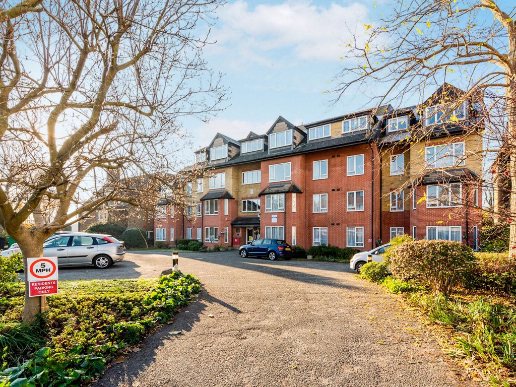 2 bed flat for sale in Brighton Road, South Croydon CR2, £150,000