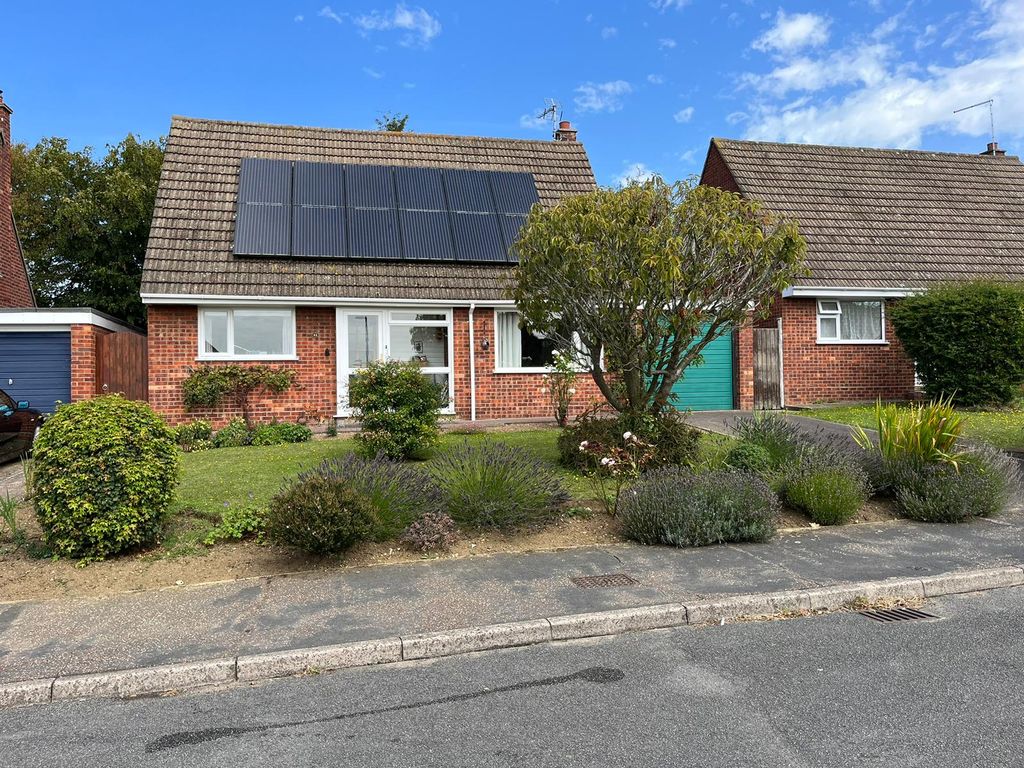 2 bed bungalow for sale in Champneys Road, Diss IP22, £290,000