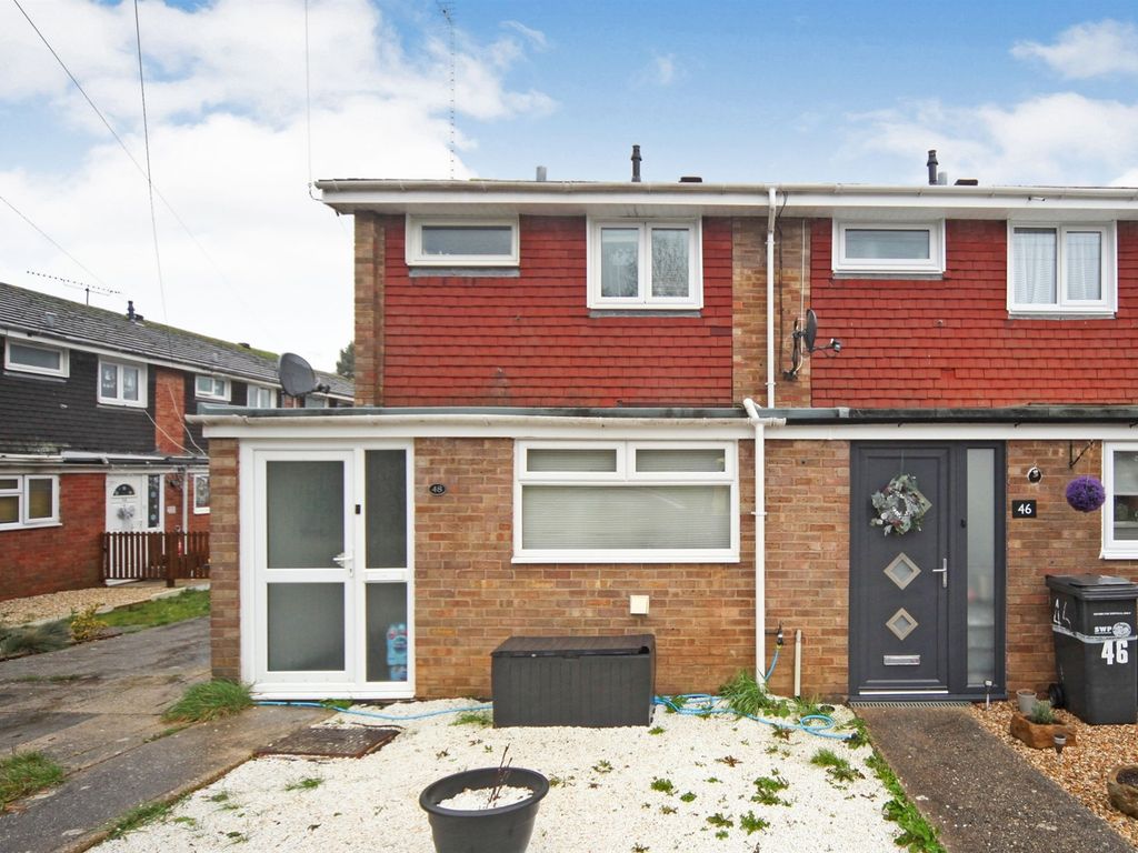 3 bed end terrace house for sale in Sandringham Road, Yeovil BA21, £220,000