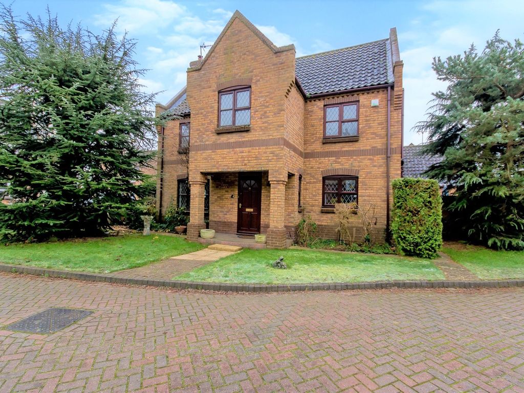 4 bed detached house for sale in Vine Court, Billingborough, Sleaford NG34, £300,000