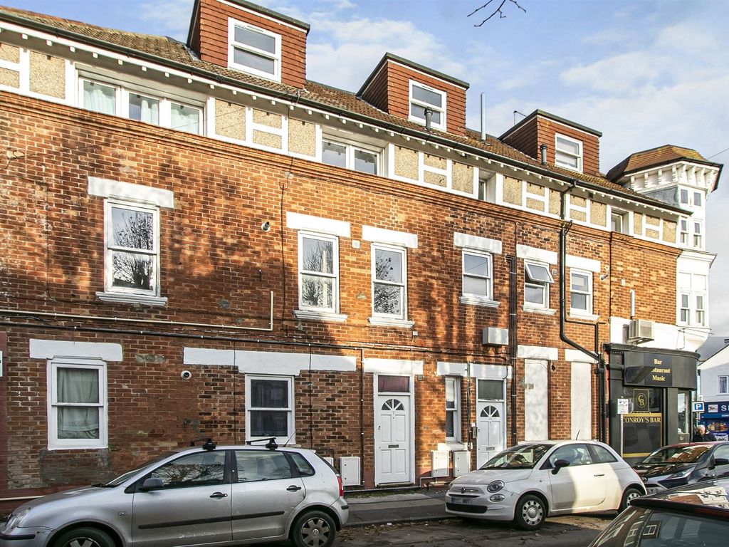 1 bed flat for sale in Sea Road, Boscombe, Bournemouth BH5, £130,000