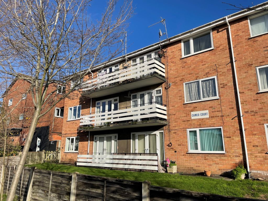 2 bed flat for sale in Kenilworth Road, Balsall Common, Coventry CV7, £150,000