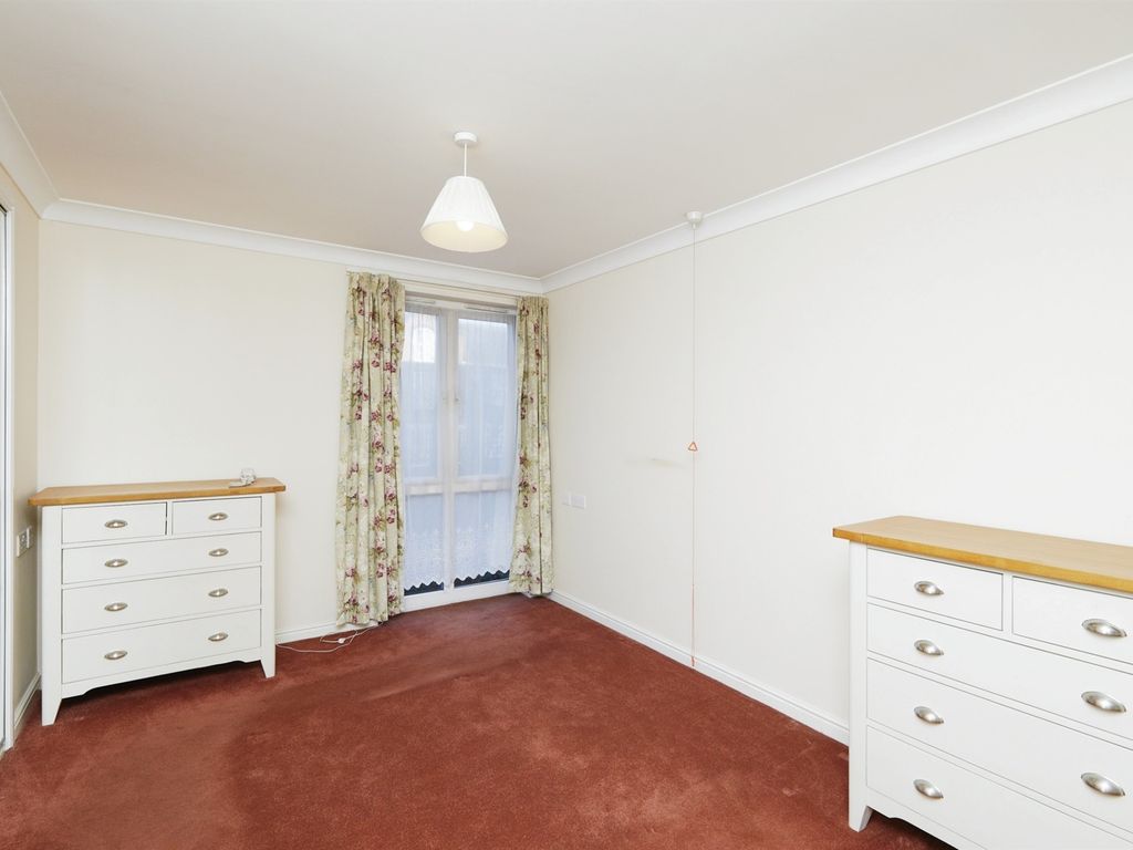 1 bed flat for sale in Kedleston Close, Belper DE56, £150,000