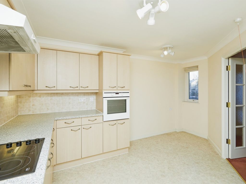 1 bed flat for sale in Kedleston Close, Belper DE56, £150,000