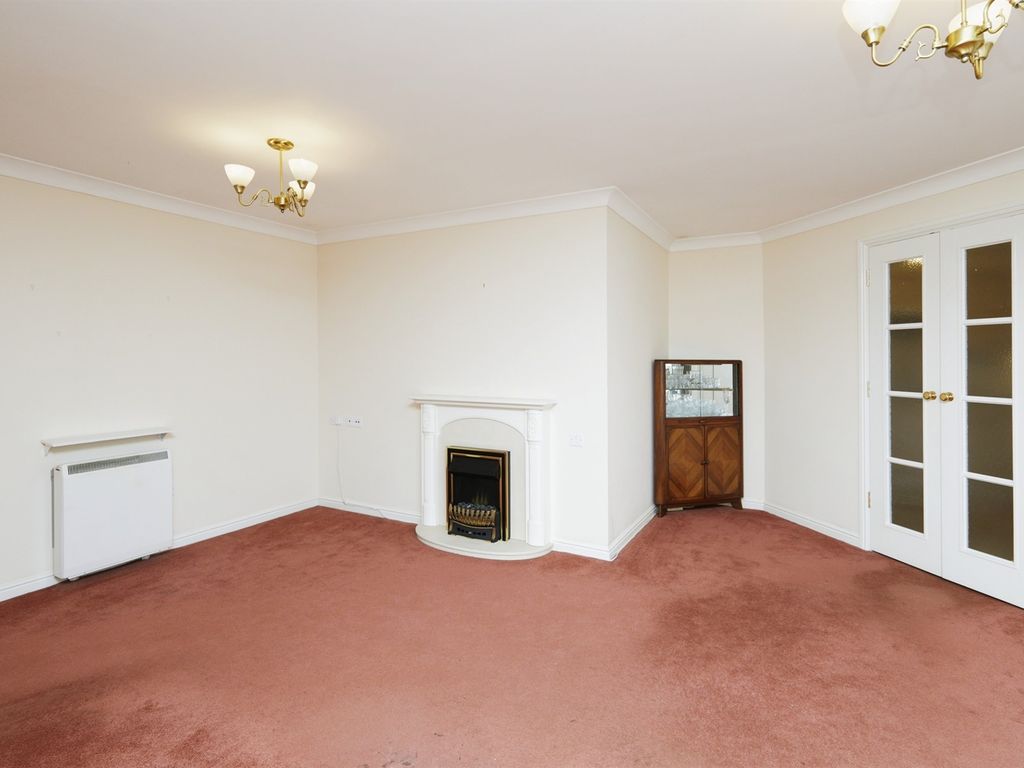 1 bed flat for sale in Kedleston Close, Belper DE56, £150,000