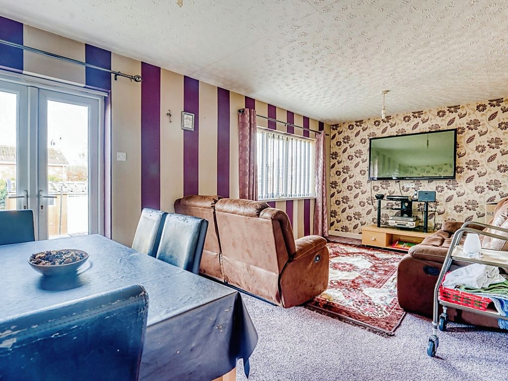 2 bed semi-detached bungalow for sale in Jessop Close, Leicester LE3, £290,000