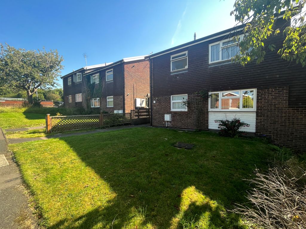 1 bed flat for sale in Oxford Green, Cannock WS11, £85,000
