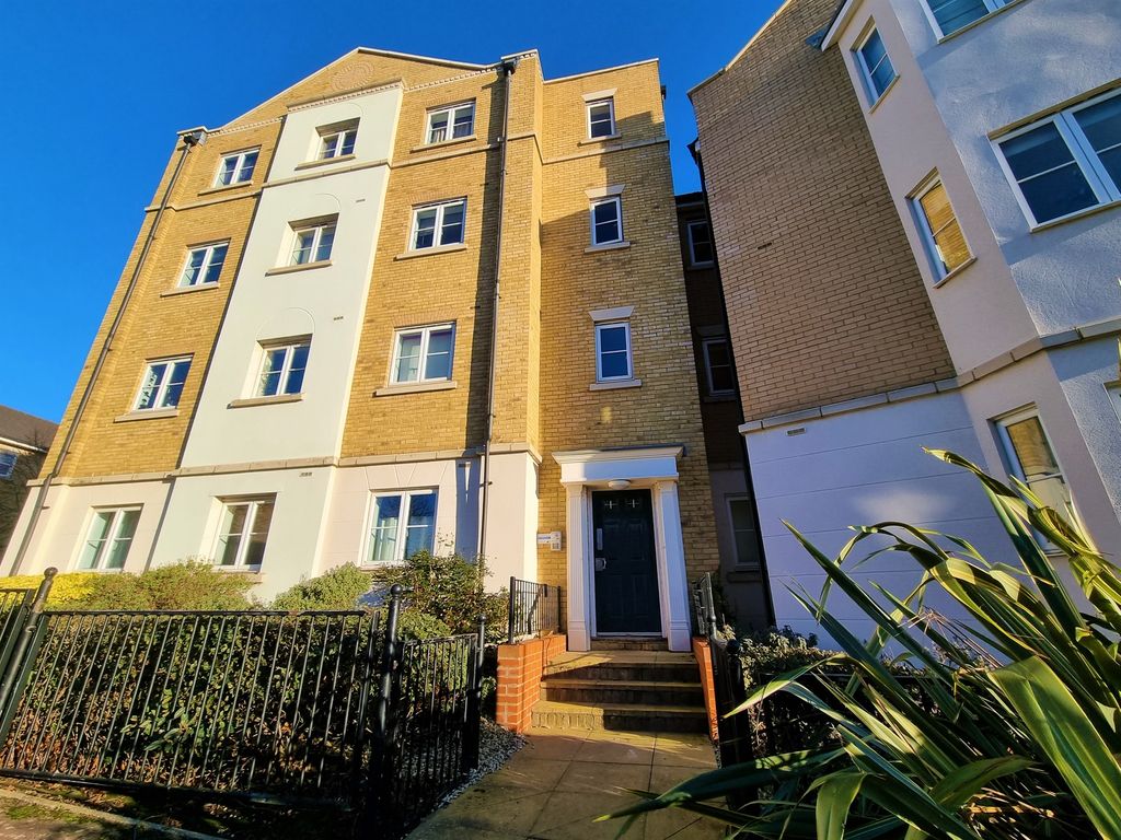 2 bed flat for sale in Aerofoil Grove, Colchester CO4, £175,000