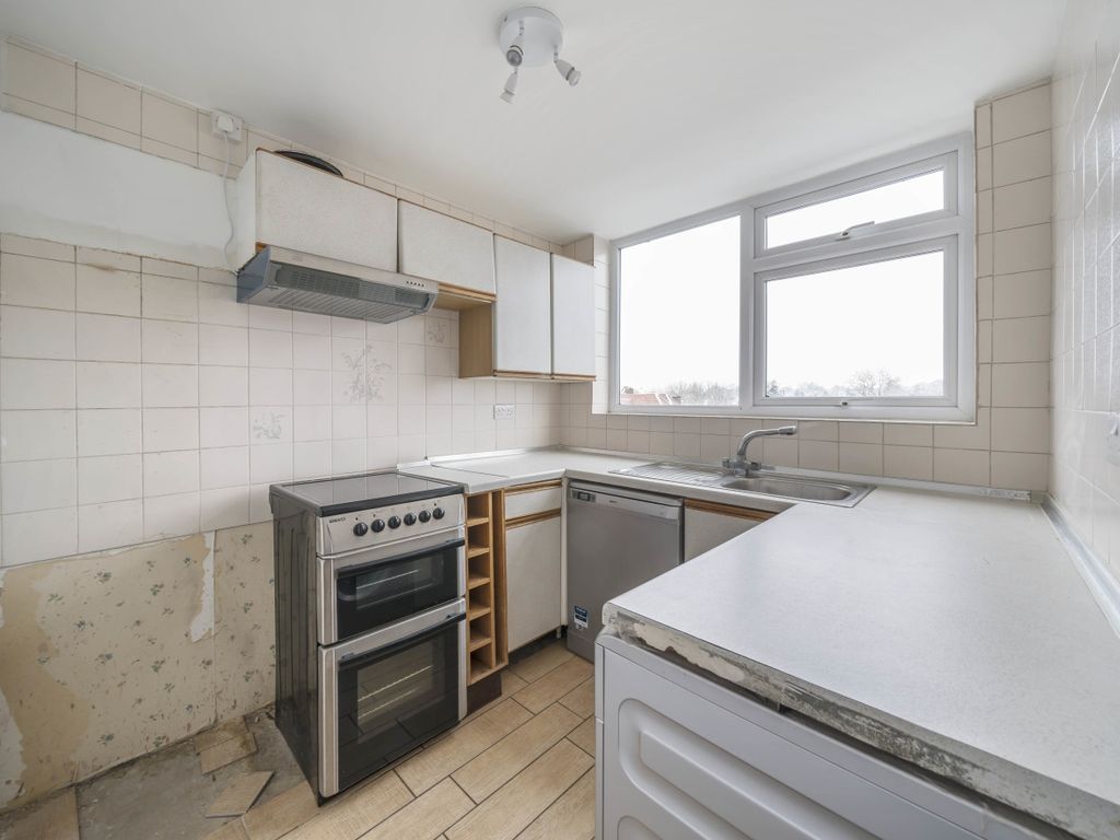 1 bed flat for sale in West Park, London SE9, £175,000