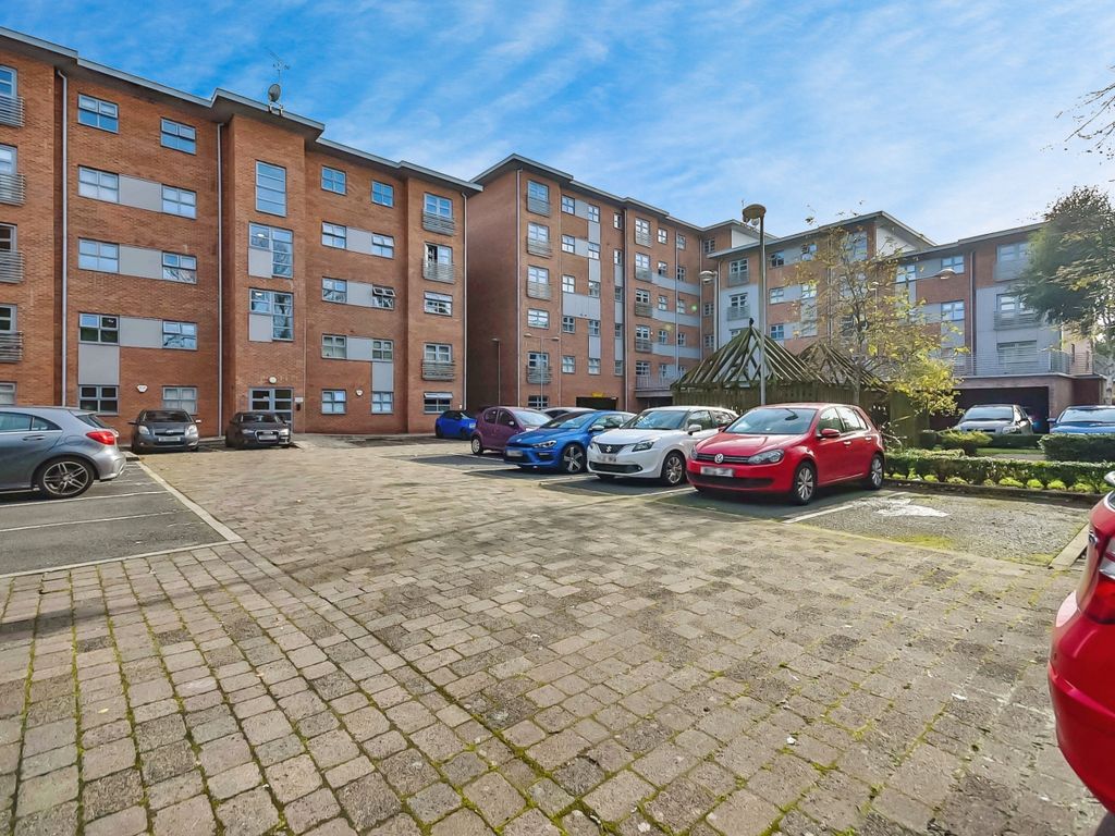 2 bed flat for sale in Mauldeth Road West, Chorlton Cum Hardy, Manchester M21, £150,000