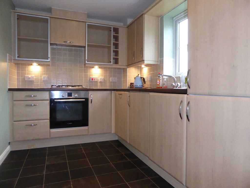 1 bed flat for sale in Coxhill Way, Aylesbury HP21, £160,000