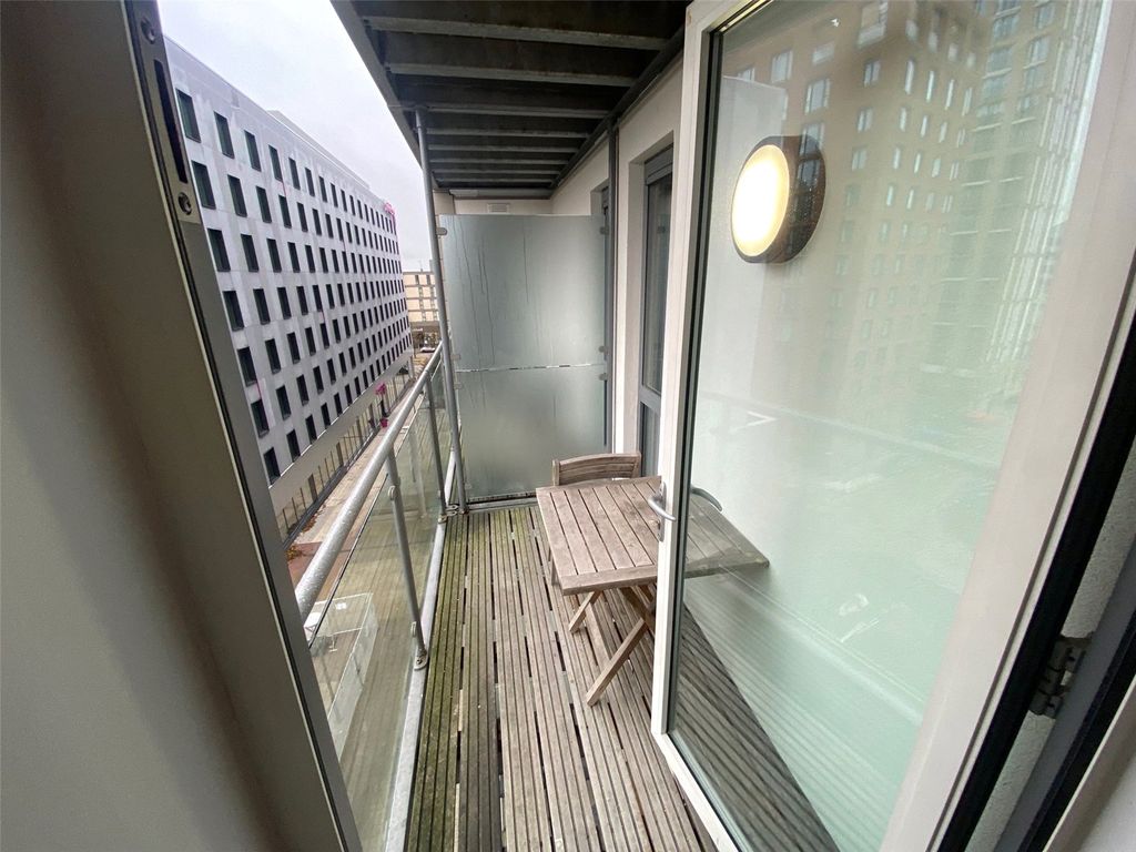 1 bed flat for sale in Mortimer Square, Milton Keynes MK9, £200,000