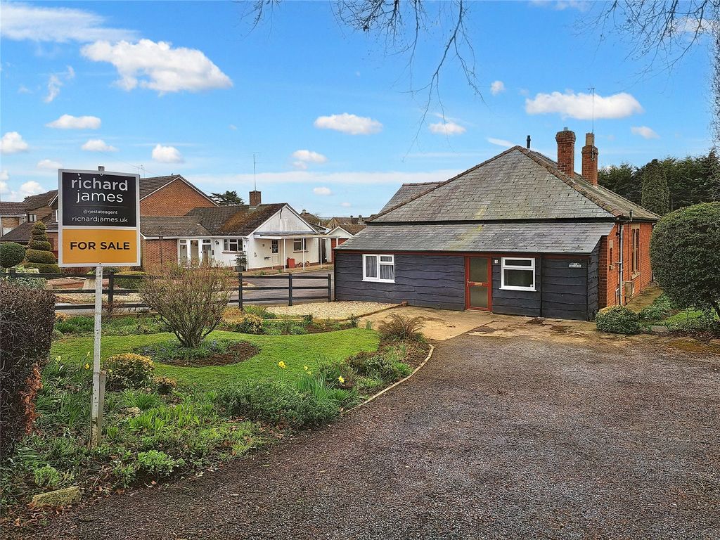 2 bed bungalow for sale in Stallpits Road, Shrivenham SN6, £280,000