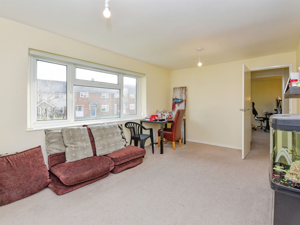 2 bed flat for sale in Waverley Close, Bulford Barracks, Salisbury SP4, £160,000