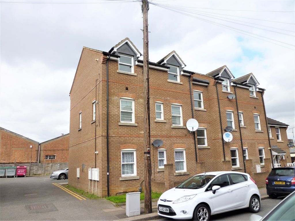 1 bed flat for sale in May Street, Luton LU1, £154,995