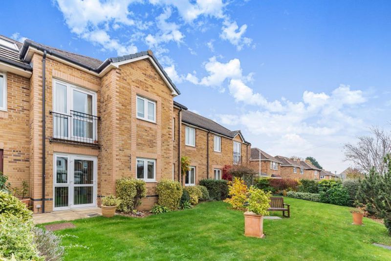 1 bed flat for sale in Cherwell Court, Kidlington OX5, £150,000
