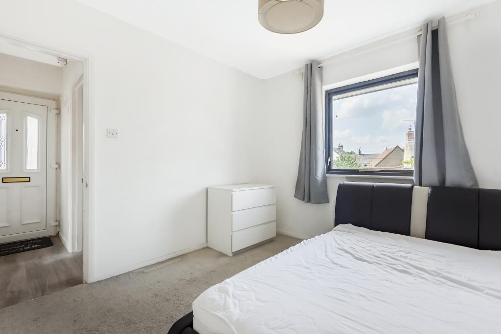 1 bed flat for sale in Bicester, Oxfordshire OX26, £165,000