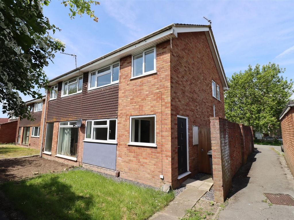 3 bed semi-detached house for sale in Clover Close, Clevedon BS21, £282,500