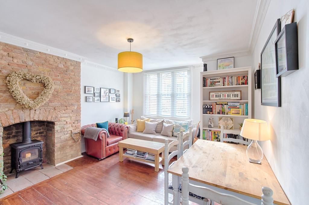 1 bed flat for sale in Fore Street, Hertford SG14, £200,000