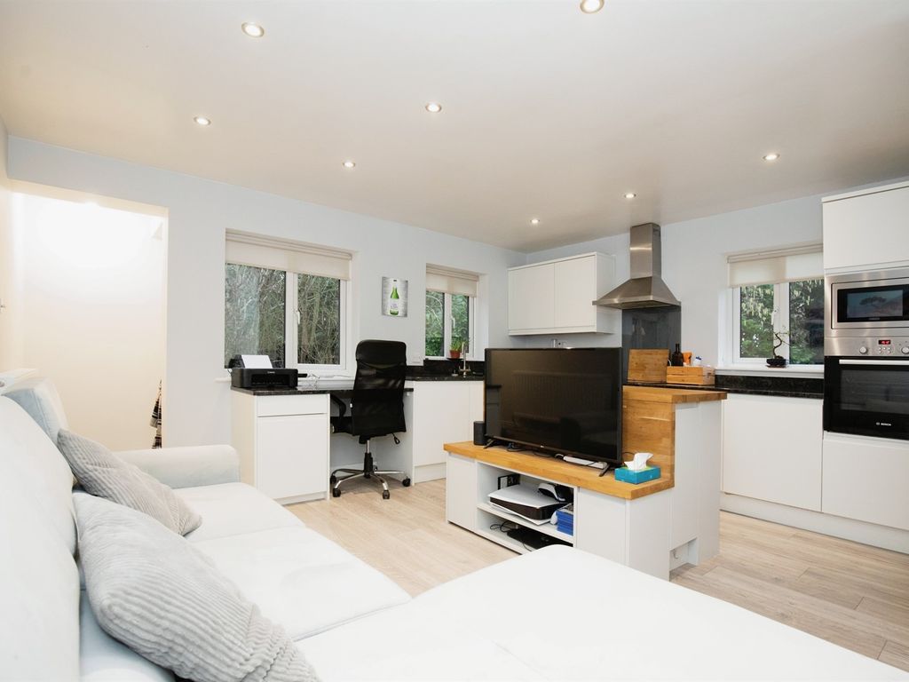 1 bed maisonette for sale in Chepstow Close, Stratford-Upon-Avon CV37, £160,000