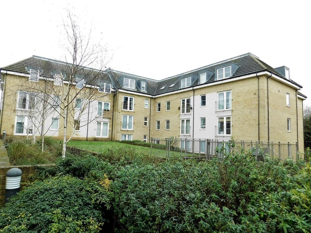 2 bed flat for sale in Watersmeet, Grove Road, Hitchin, Herts SG4, £130,000