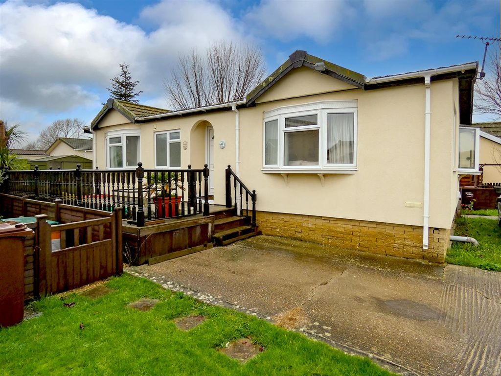2 bed mobile/park home for sale in The Marigolds, Shripney Road, Bognor Regis PO22, £150,000