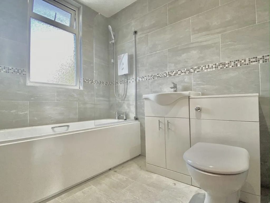 2 bed flat for sale in Trafford, Thornton Heath CR7, £247,000