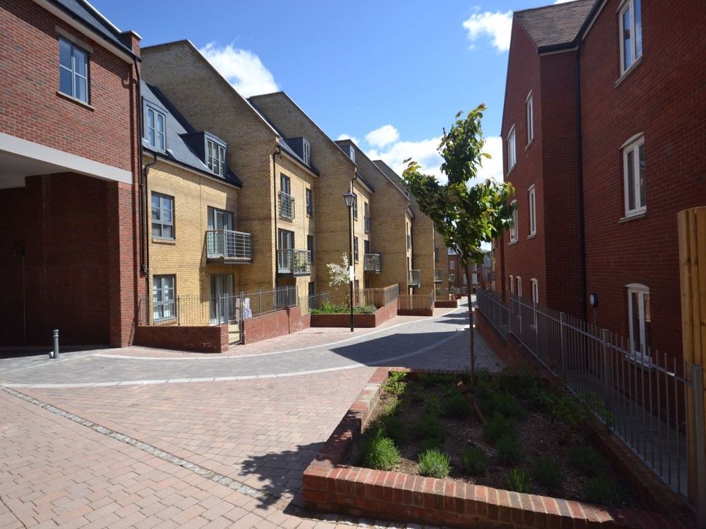 1 bed flat for sale in Coopers Yard, Hitchin SG5, £209,000
