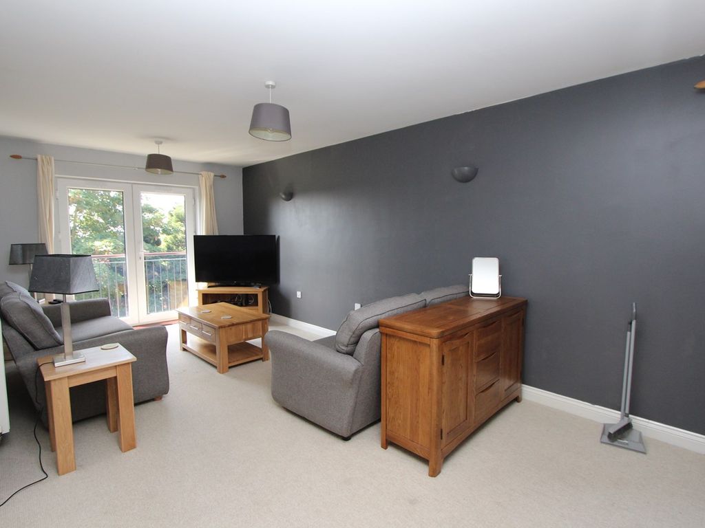 2 bed flat for sale in Providence Hill, Bursledon, Southampton SO31, £200,000