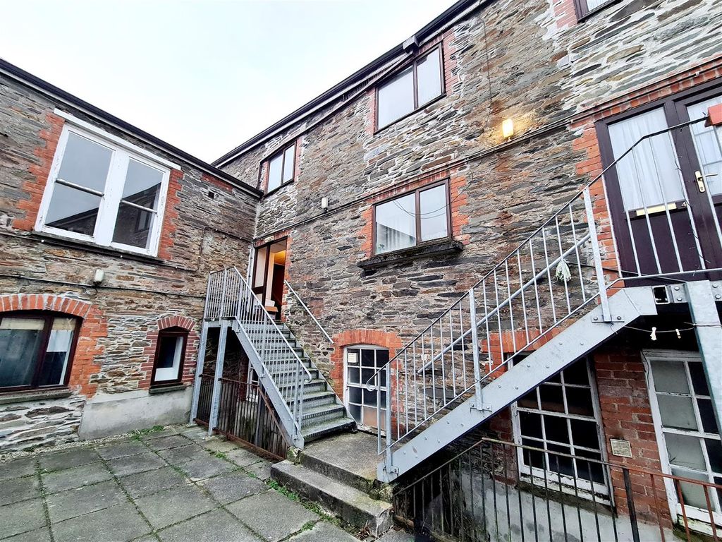 2 bed property for sale in Wooda Road, Launceston PL15, £105,000