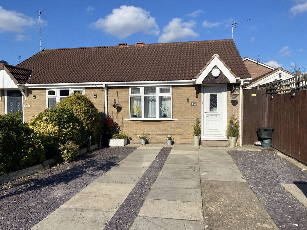 2 bed bungalow for sale in Broadley Close, Hull HU9, £135,000