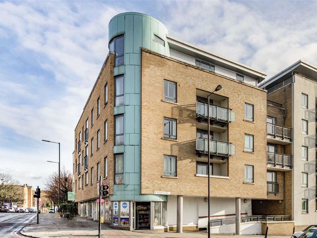 1 bed flat for sale in Wapping Lane, London E1W, £275,000