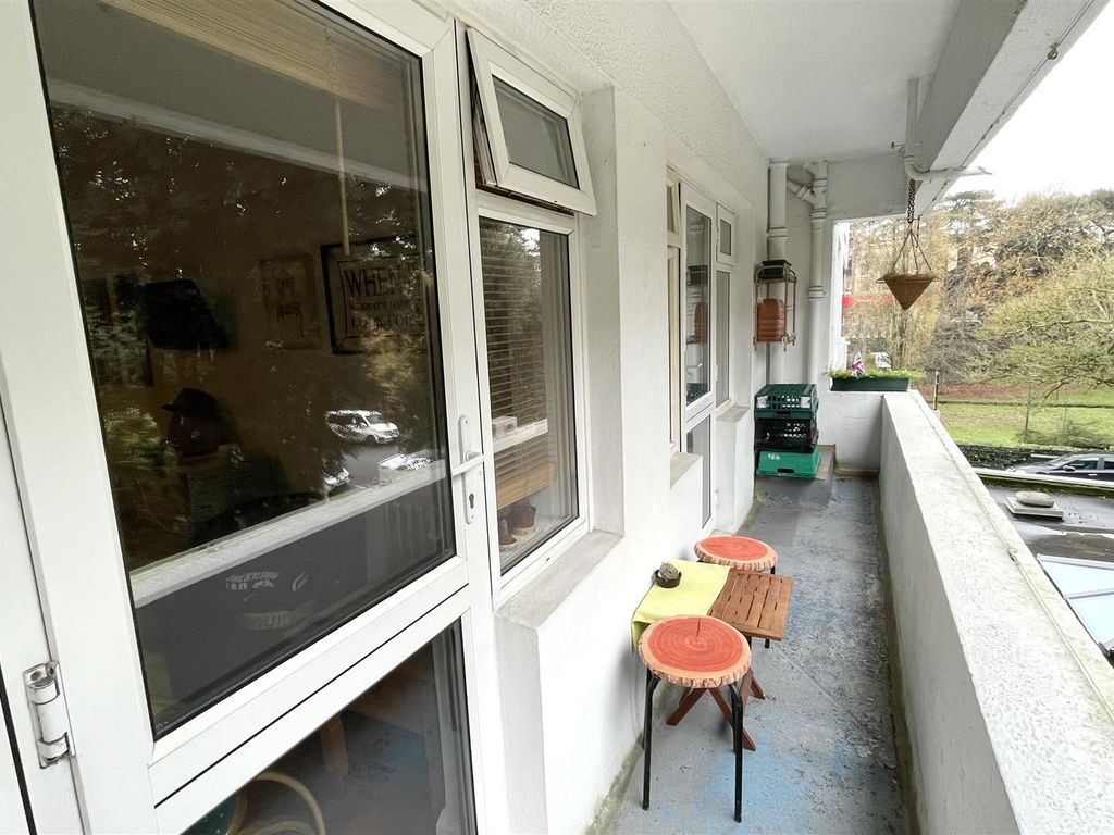 1 bed flat for sale in Hampshire Court, Bourne Avenue, Bournemouth BH2, £135,000