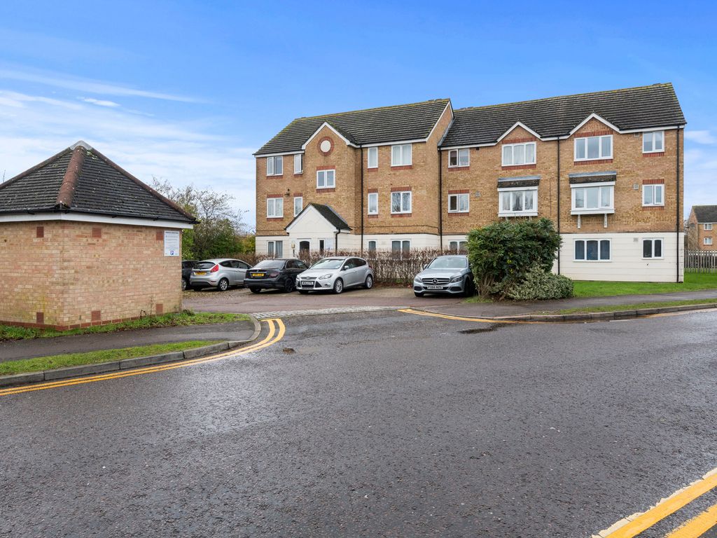 1 bed flat for sale in Scammell Way, Watford WD18, £215,000