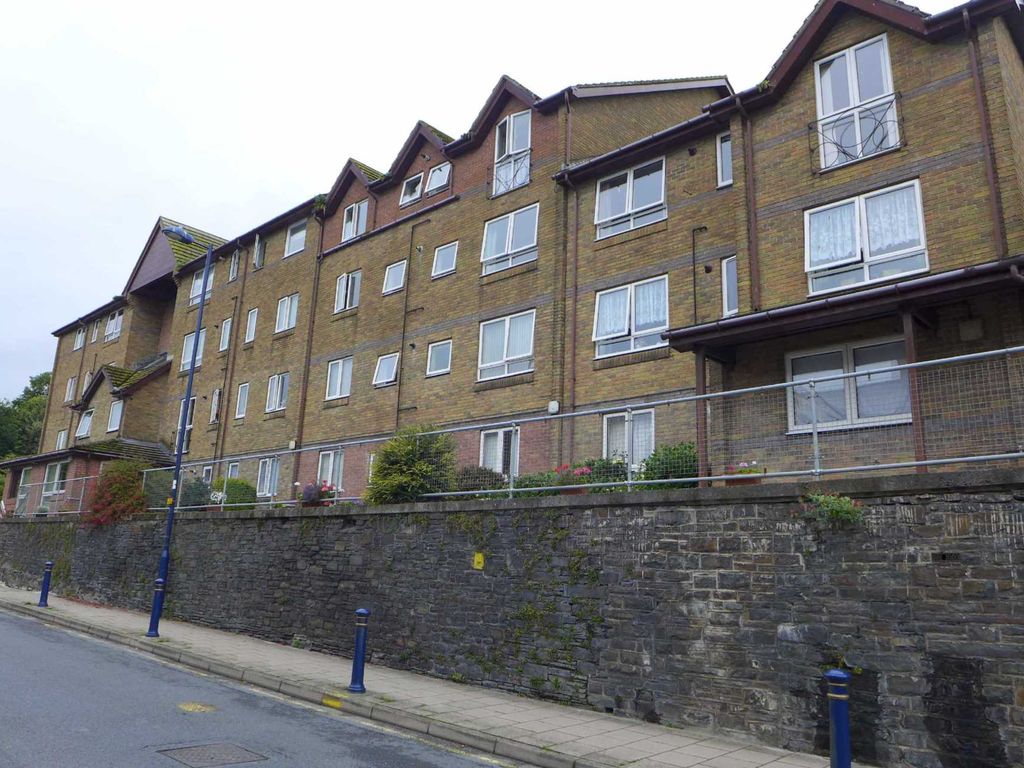 2 bed flat for sale in Llys Hen Ysgol, North Road SY23, £89,995