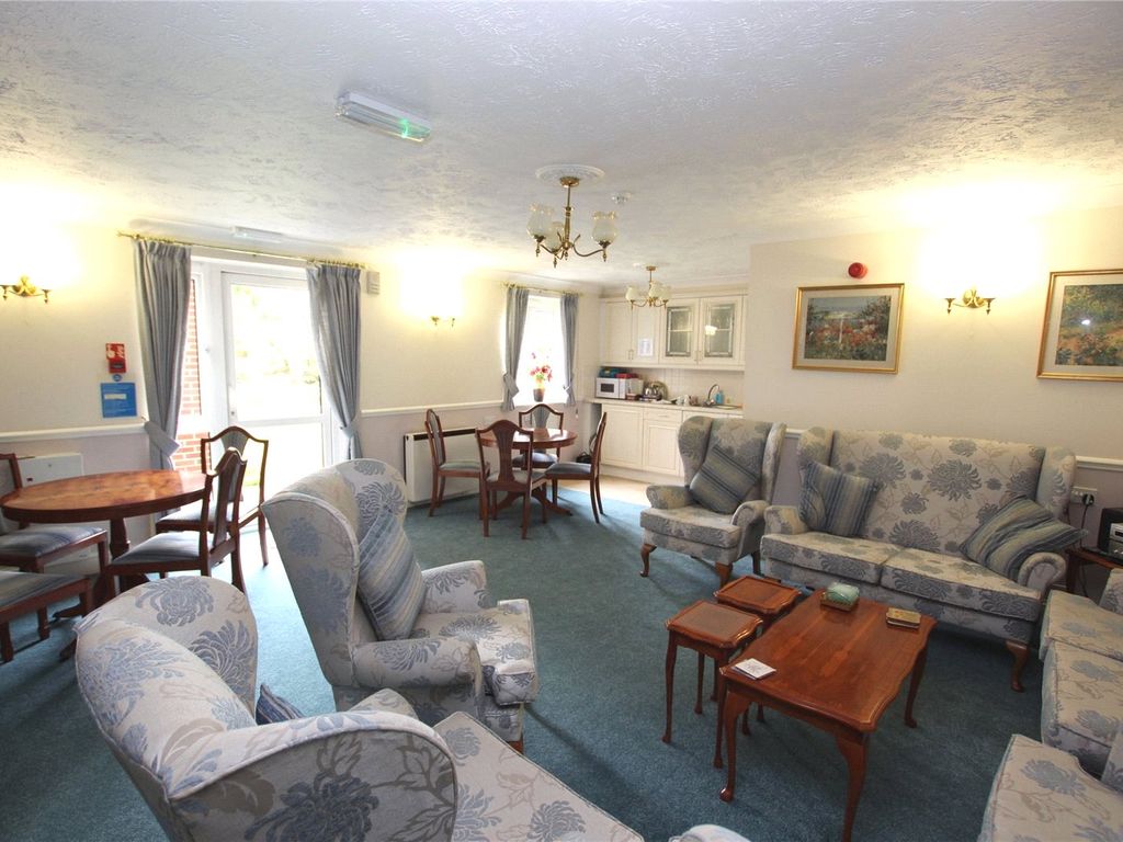 1 bed flat for sale in Station Road, Thorpe Bay, Essex SS1, £150,000