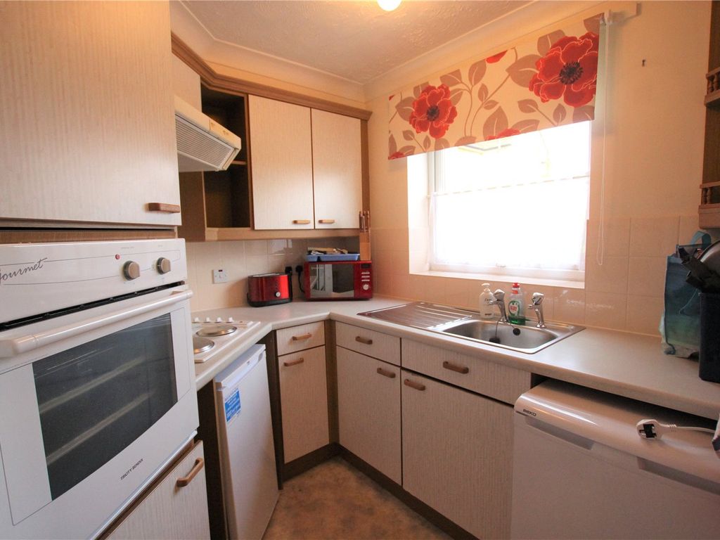 1 bed flat for sale in Station Road, Thorpe Bay, Essex SS1, £150,000