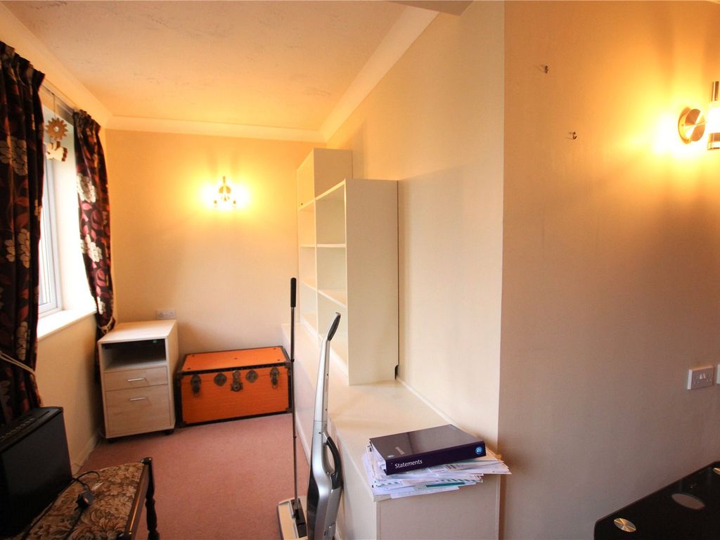 1 bed flat for sale in Station Road, Thorpe Bay, Essex SS1, £150,000