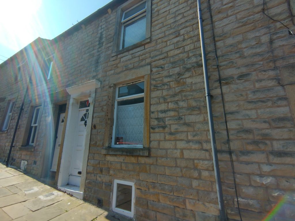 2 bed terraced house for sale in Clarence Street, Lancaster LA1, £122,500