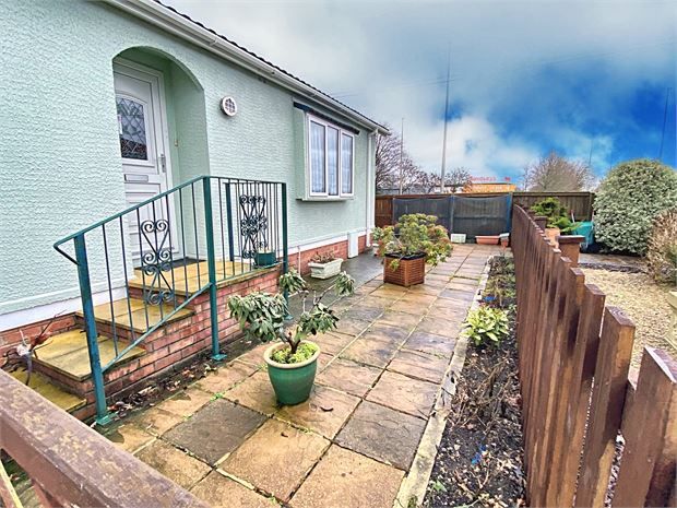 2 bed mobile/park home for sale in Paddock Park, Worle, Weston Super Mare BS22, £140,000