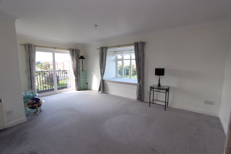 2 bed flat for sale in Rhos Promenade, Rhos On Sea, Colwyn Bay LL28, £199,950