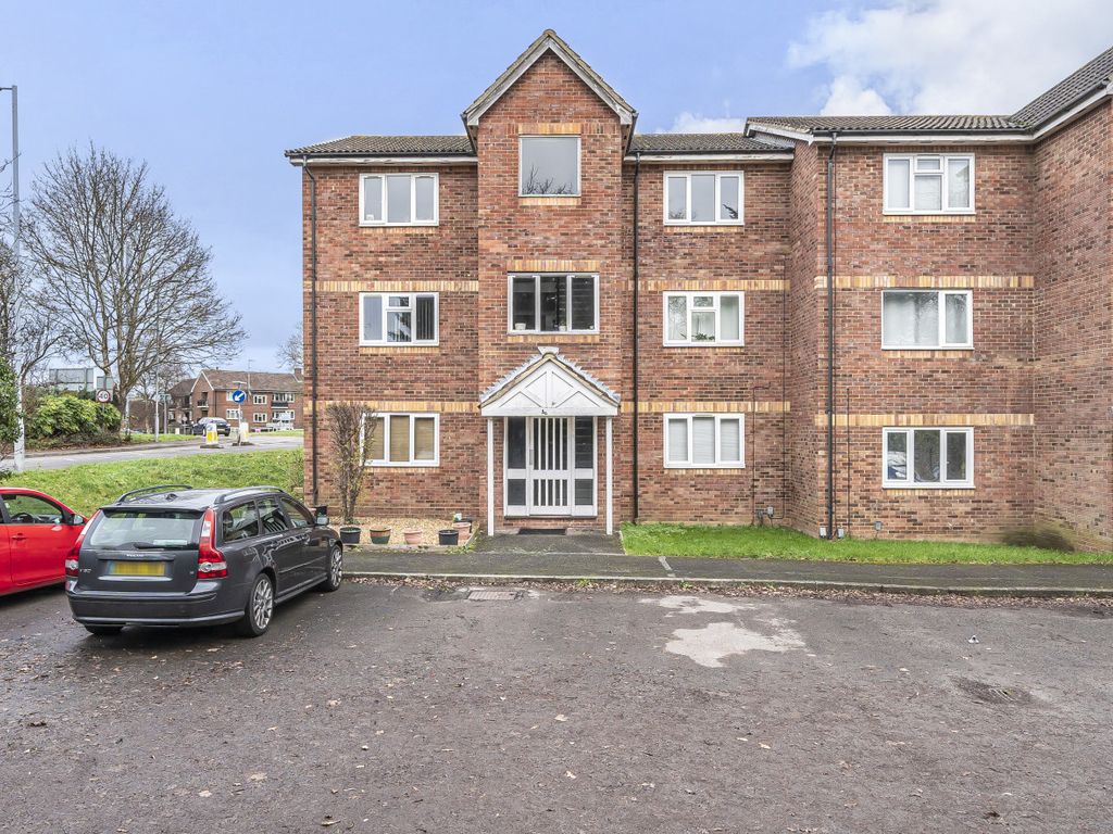 1 bed flat for sale in Simmonds Close, Bracknell, Berkshire RG42, £190,000