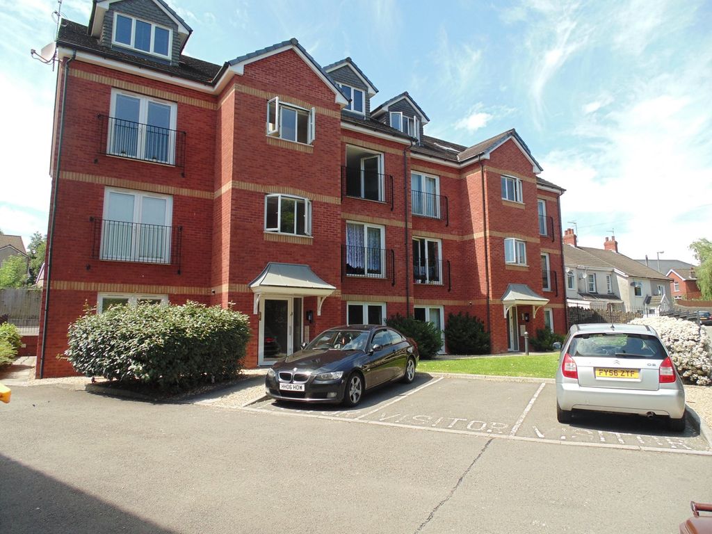 2 bed flat for sale in Hall Street, Blackwood NP12, £115,000