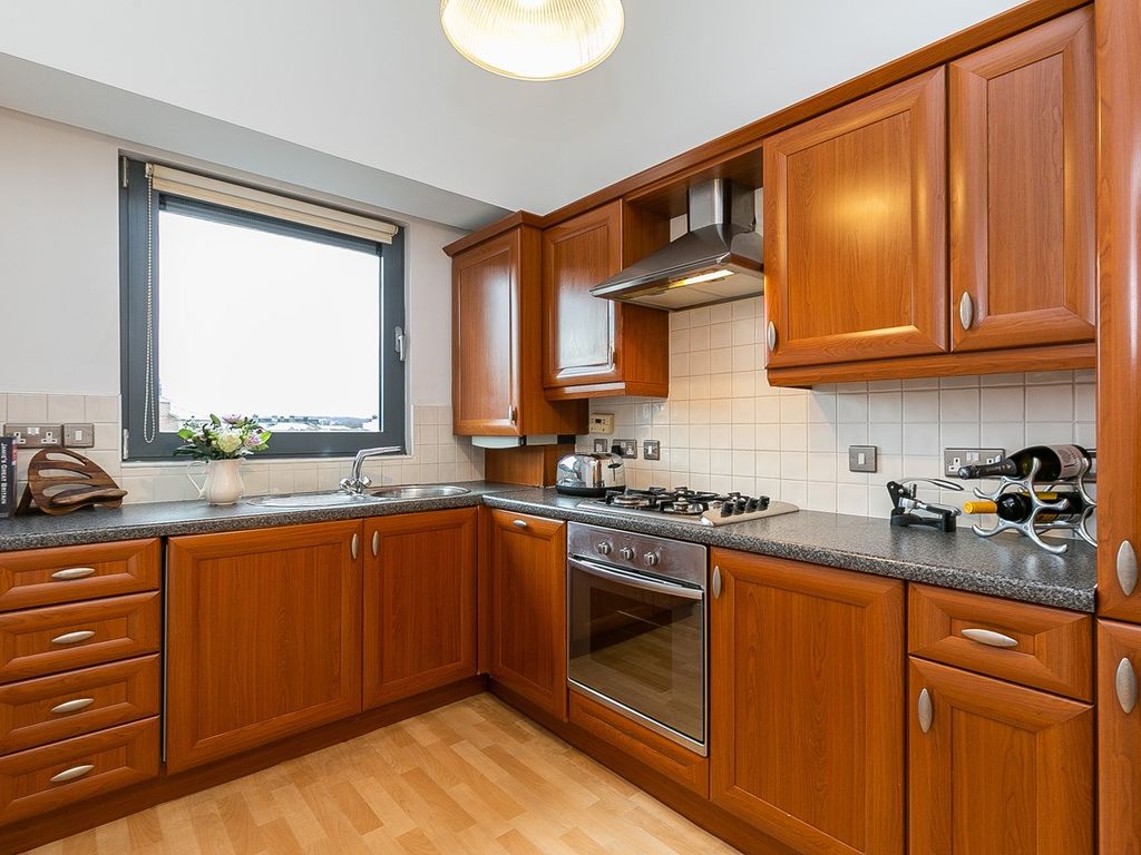 1 bed flat for sale in Sandport Way, Edinburgh EH6, £195,000