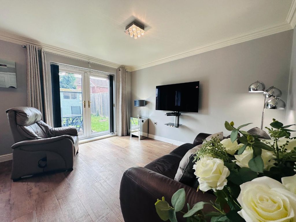 4 bed town house for sale in Hall Garth Mews, Sherburn In Elmet, Leeds LS25, £260,000